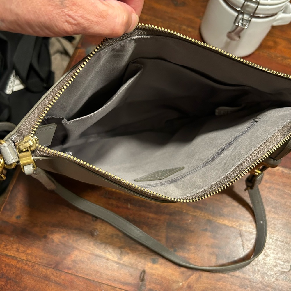 2 FOSSIL LEATHER BAGS - Picture 16 of 16